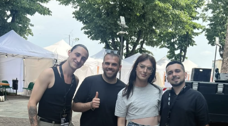 Team e artisti nel backstage di un evento live