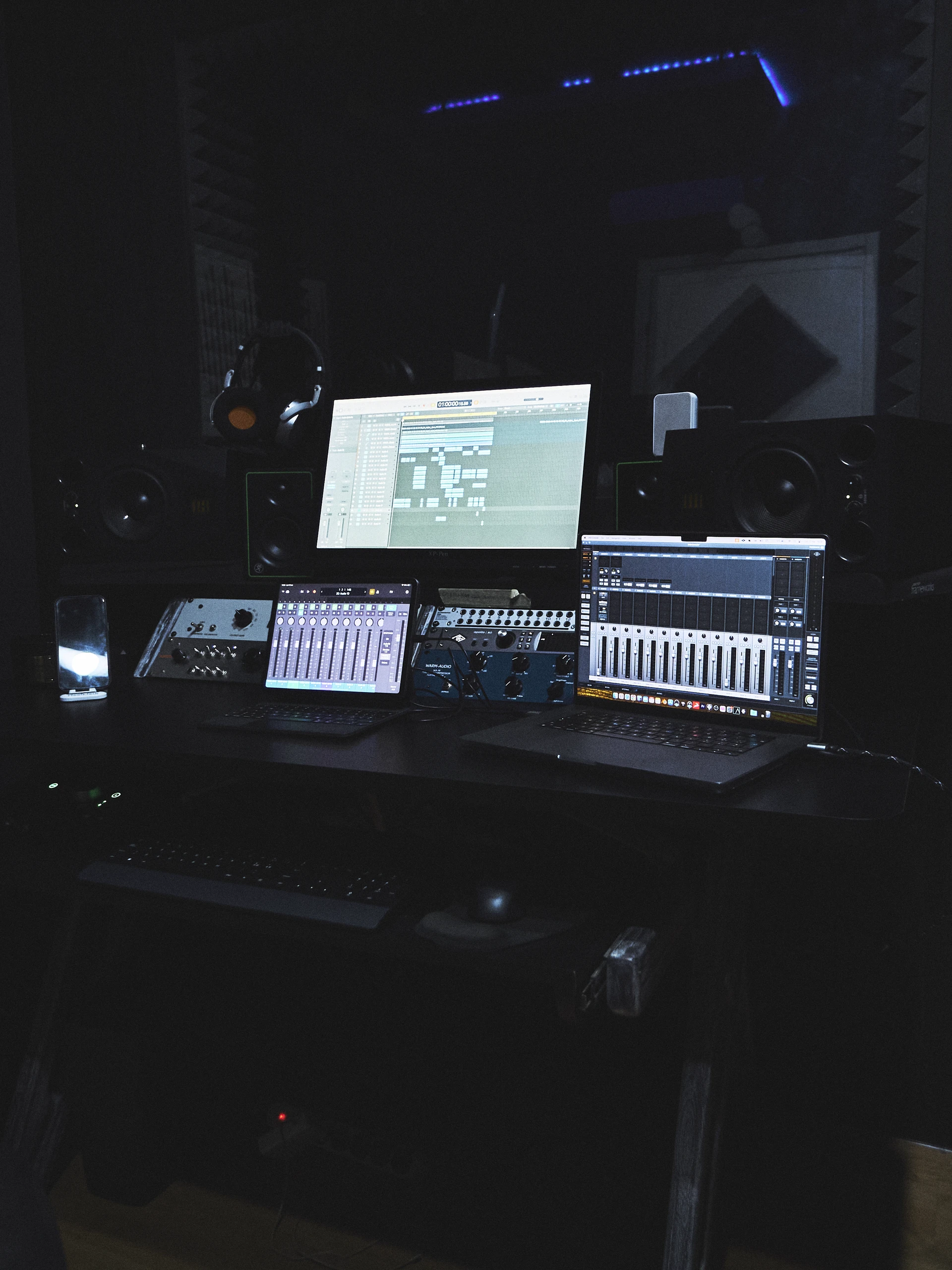 Control room di ICY Studios